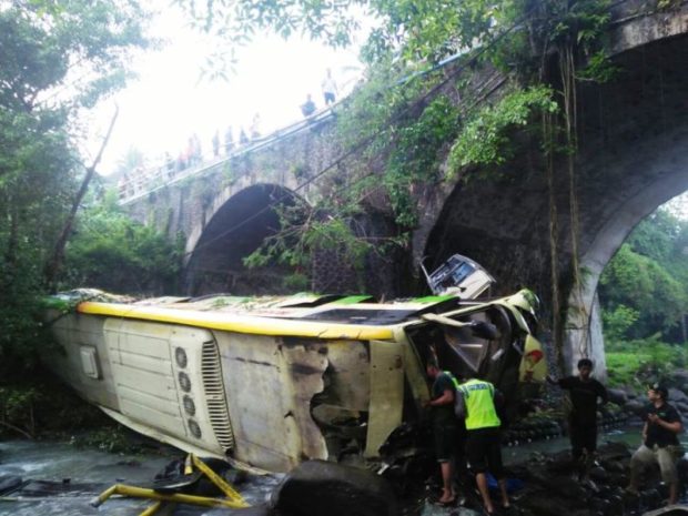 Bus Pahala Kencana Terjun ke Sungai, Sopir Cadangan Tewas, Dua Luka Berat