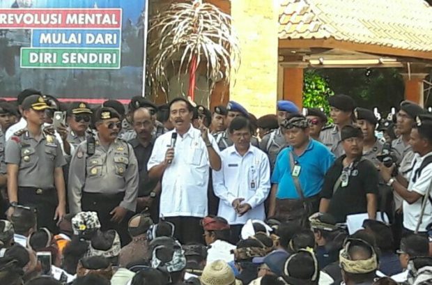 Supir Taksi Demo, Minta Gubernur Larang Taksi Online