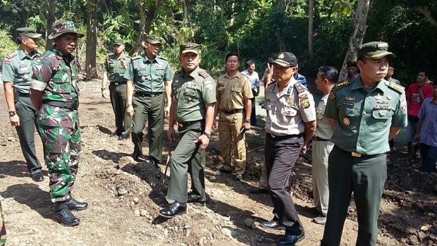 Pangdam Tinjau Pelaksanaan TMMD di Jembrana