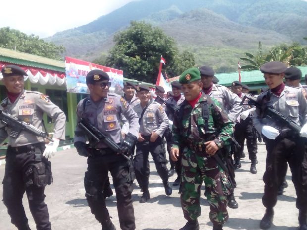 HUT Ke-71 di Larantuka, Polisi dan Tentara Unjuk Kemesrahan