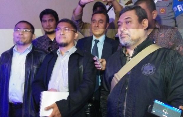 Usai Diperiksa di Polda Bali, Munarman Kabur