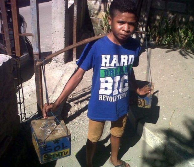 Anak Sekecil Itu Berkelahi dengan Waktu