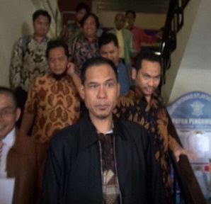 Pasca Diperiksa Sebagai Tersangka: Munarman Ajukan Praperadilan & Judicial Review UU ITE