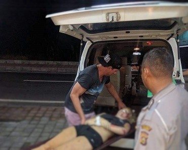 Out of Control, Bule Aussie Tewas Terperosok masuk Got