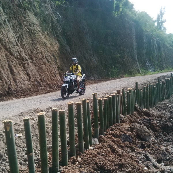 Jalan Nasional Maumere – Larantuka Nyaris Putus, Jelang Paskah Belum Diperbaiki