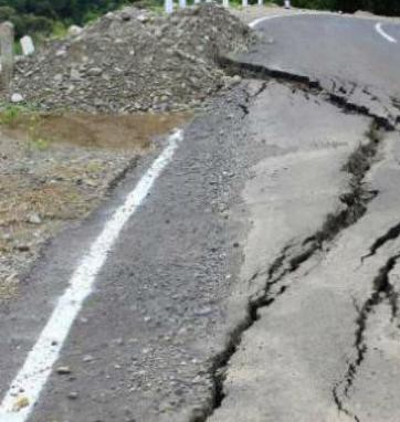 Rekanan Kerja Asal Jadi, Ruas Jalan Hale-Kilawair Rusak setelah PHO