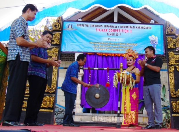 Bupati Karangasem Apresiasi Kompetisi TIK Kar 2 Yang Digelar SMK TI Bali Global Karangasem