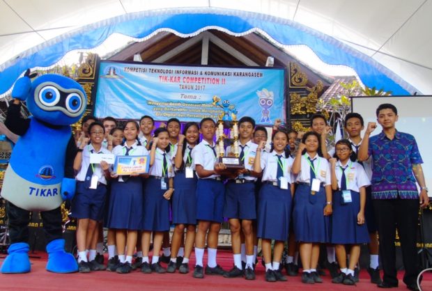 SMPN 2 Amlapura Raih Juara Umum Kompetisi TIK Kar 2