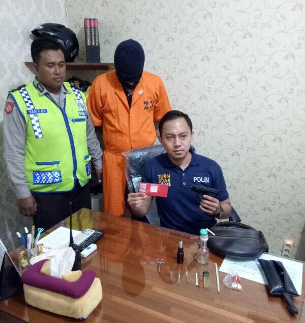 Tangkap Pengedar, Polisi Sita Dua Paket Sabu dan Air Softgun, Untuk Apa?