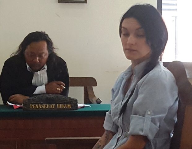 Fasih Bahasa Indonesia, Wanita Cantik WN Rusia Ini Disidang Tanpa Penerjemah