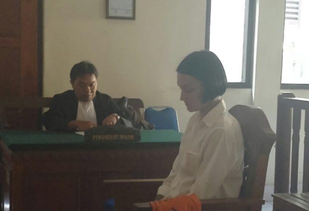 Apes.. Bule Pengidap Kanker Ini Dituntut Jaksa 3 Tahun Penjara