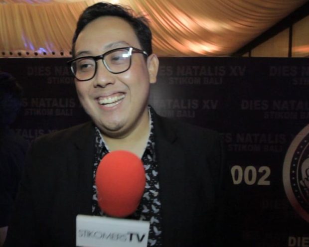 Panji Agustino: Permukaan Tempurung Kelapa yang Padat dan Bentuknya Melengkung Memungkinkan Memberikan Pengaruhi Terhadap Proses Penerimaan Sinyal