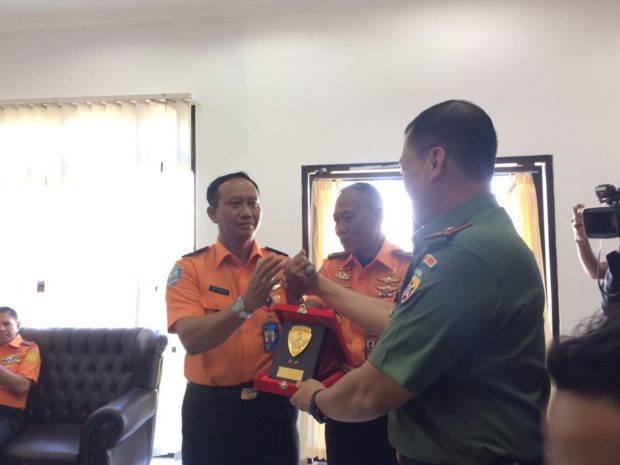 Hadiah Bagi Tim Penyelamat 4 Anggota TNI yang Sempat Hanyut di Laut Batek