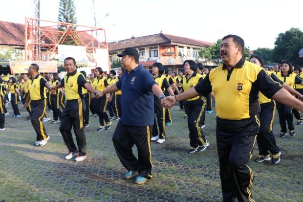 HUT Polwan ke-69 dan HKGB, Ribuan Polisi Polda Bali Olahraga Bersama