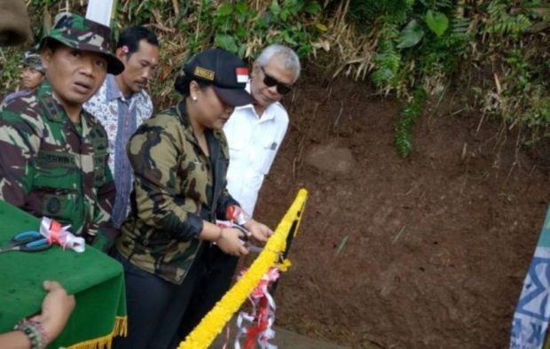 Bupati Eka Resmikan Jalan TMMD