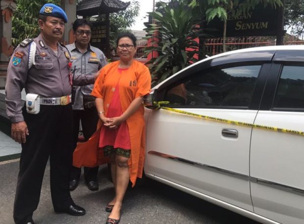 Astaga, Wanita Ini Nekat Curi Mobil Ayah Kandungnya