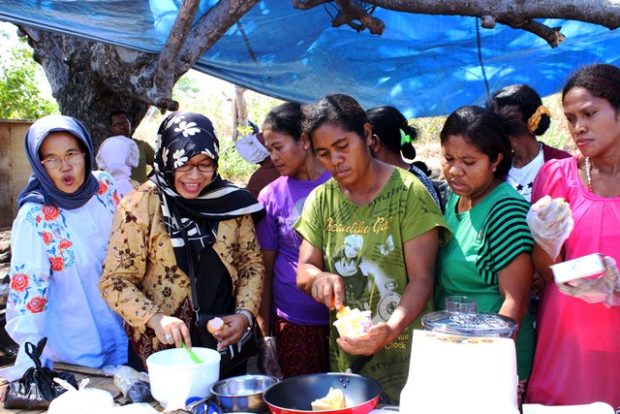 Balai Besar Penelitian Latih Warga Likotuden Olah Sorgum