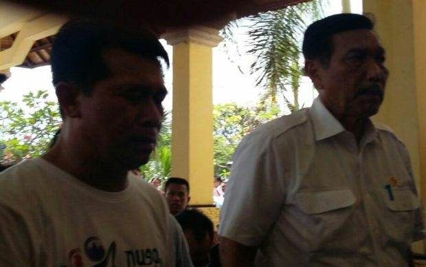 Peduli Pengungsi Gunung Agung, Luhut Sumbang Rp 900 Juta