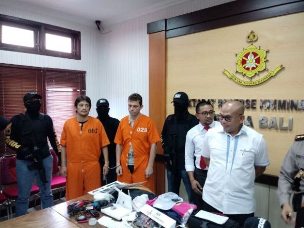 Keruk Uang di Mesin ATM dengan Skimming, Dua Bule Bulgaria Ditangkap