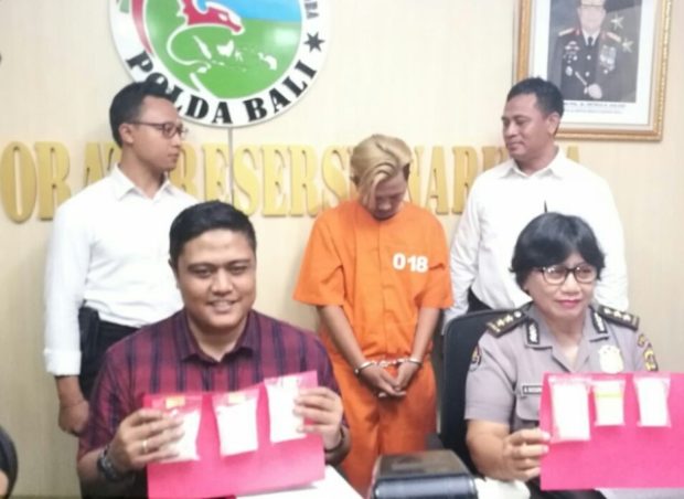 Simpan Sabu dalam Almari Es Pedagang Diciduk, BB dari Jatim