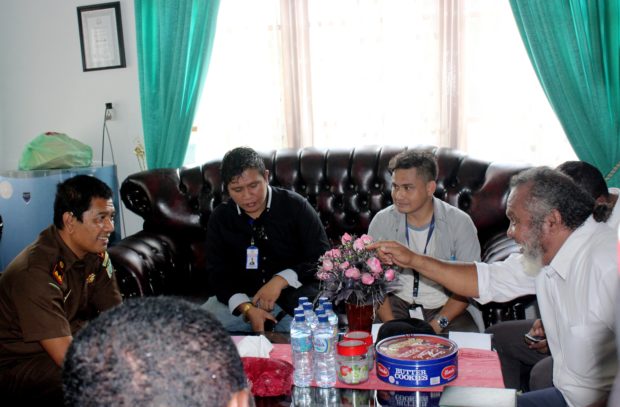 Kajari Larantuka Bantah Sarang Pemerasan – Ormas Flotim Tetap Lapor Polres