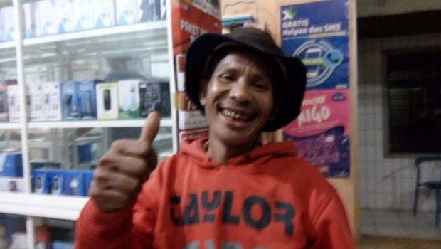 Semalam di Sape Bersama Empat Warga SBD