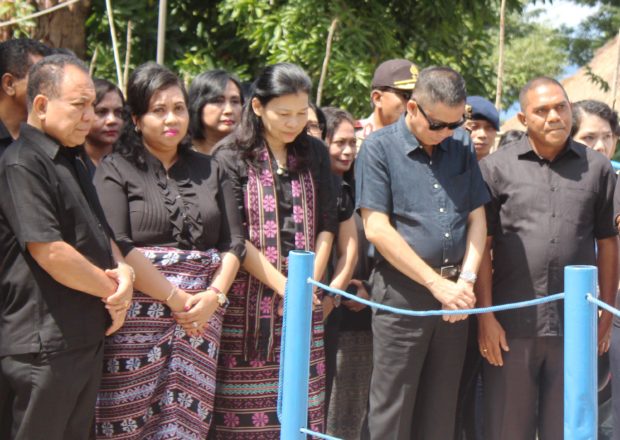 Puncak Semana Santa Larantuka,Menteri ESDM Pun Larut Dalam Doa