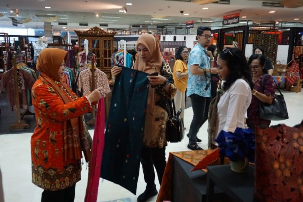 Pekan Informasi Pemkot Denpasar-Geliat Pemasaran Ragam Produk UMKM Denpasar di Smesco