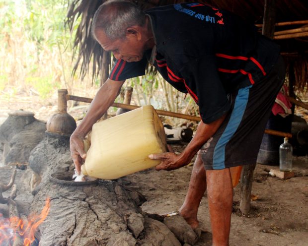 Yohanes Igo Manuk :Tuak Jadi Arak,Disiplin di Pohon-Disiplin di Tungku