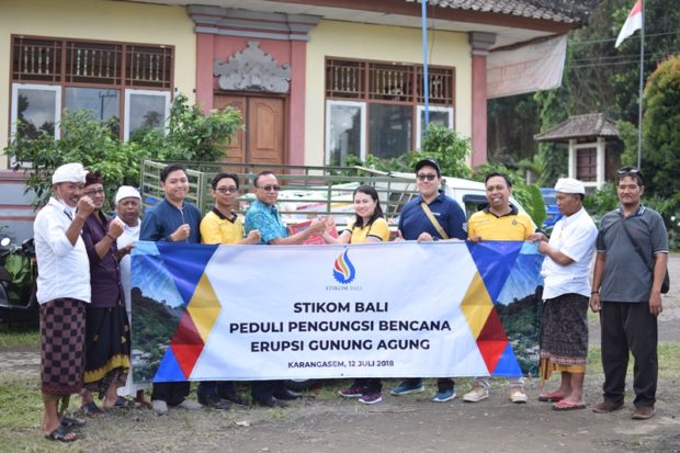 STIKOM Bali Peduli Pengungsi Gunung Agung