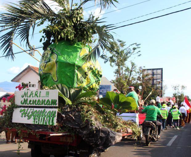 DLH Flotim Ajak Tanam Pohon, Dinkes Gaungkan Bahaya Campak dan Rubella