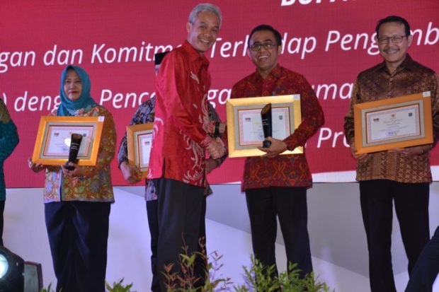Pemkot Denpasar Terima Penghargaan “Dukcapil Hebat”