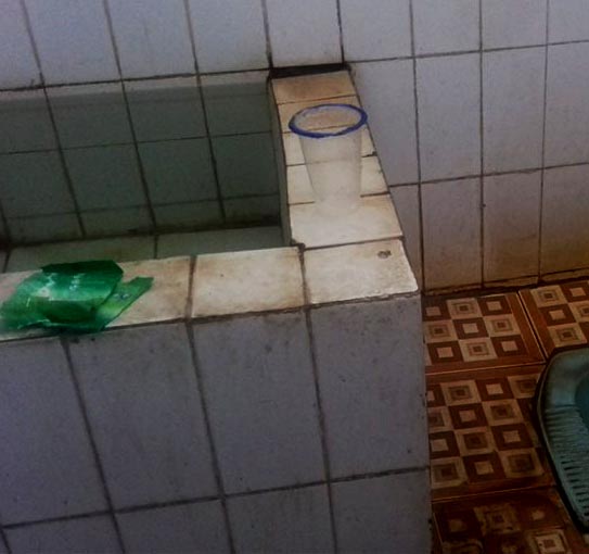 Toilet di Bagian Ekbang Flotim Tak Terurus