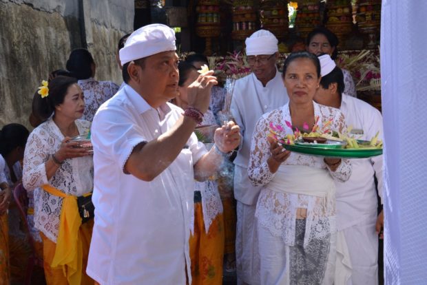 Walikota Rai Mantra Pelaspas Bale Banjar Kayangan Peguyangan Kangin