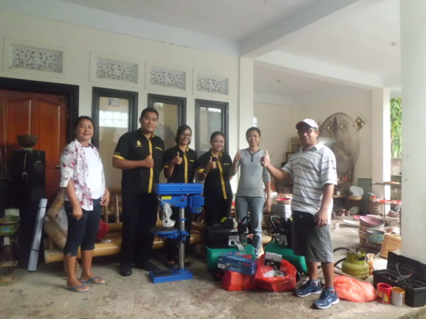Dosen STIKOM Bali Tularkan Iptek untuk Kembangkan Kerajinan Kerang