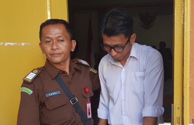 Aneh, Bawa Ganja dari Malaysia, Dituntut Penyalahguna