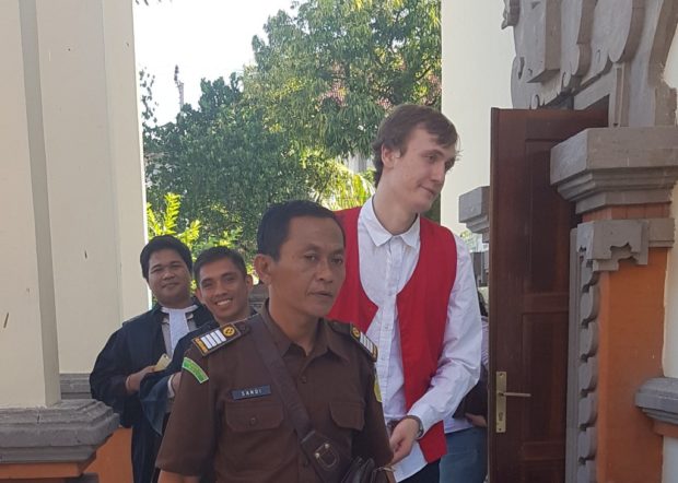 Miliki 1,38 gram, Bule Rusia ini Dituntut Hanya 1 Tahun