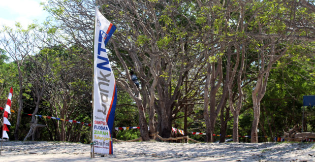 Busana Adat Solor Barat ‘Bergerak’ di Pantai Ritaebang-riangsunge