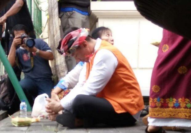 Disidang Perdana, Ismaya Minta Keluar Sel Untuk Berdoa