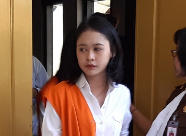 Ditangkap Usai Nyabu Bareng Pacar, Gadis Bertato ini Dituntut 2,8 Tahun Penjara