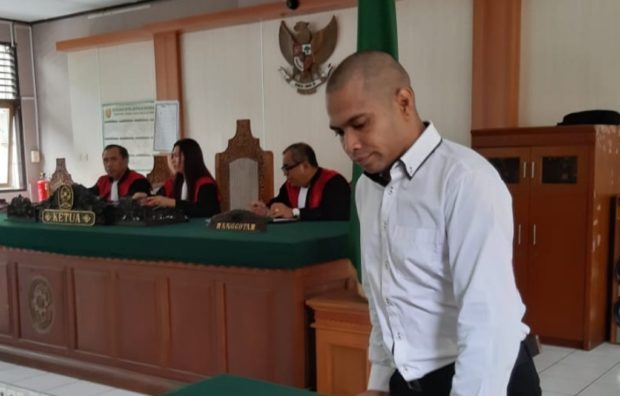 Ditangkap Bawa Tembakau Gorila, Matius Arif Dituntut 7 Tahun Penjara