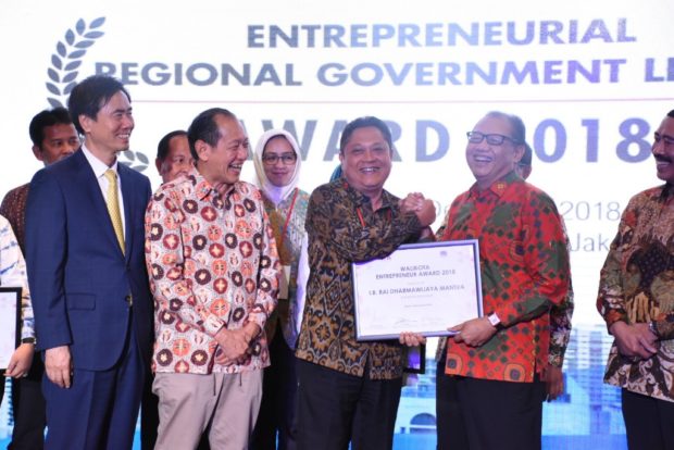 Rai Mantra Dinobatkan Sebagai Walikota Entrepreneur Award 2018