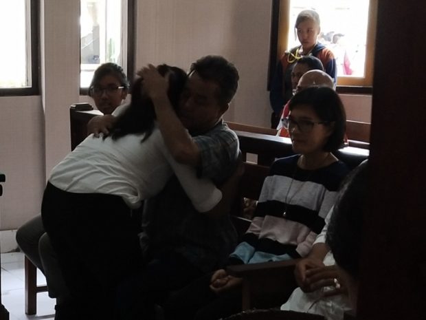 Embat Uang Kos Rp 21 Juta, Perempuan Ini Nangis Saat Diadili