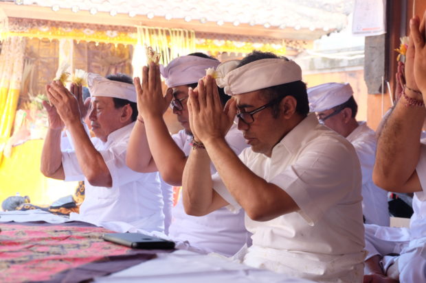 Wawali Jaya Negara Hadiri Pujawali Pura Dalem Bagawan Pedungan