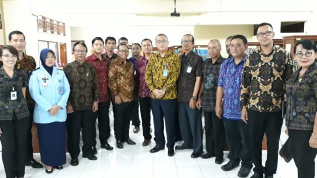 Datang ke Dwijendra, Dirjen AHU Kemenkum HAM Beri Kuliah Umum