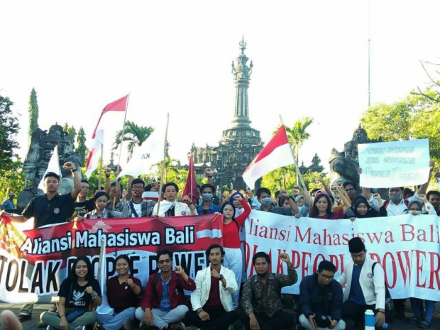 Aliansi Mahasiswa Bali Turun ke Jalan Tolak People Power