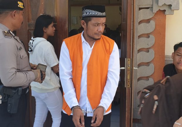 Tukang Tempel Ekstasi Dituntut 13 Tahun