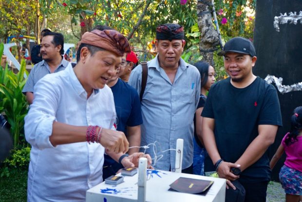 Rai Mantra Apresiasi Pameran Seni Intalasi STD Bali