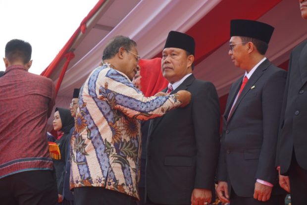 Sekda Rai Iswara Terima Penghargaan Satyalancana Pembangunan dari Presiden RI