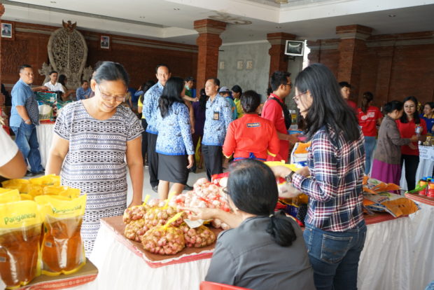 Jaga Stabilitas Harga Jelang Hari Raya Galungan dan Kuningan, Disperindag Gelar Pasar Murah